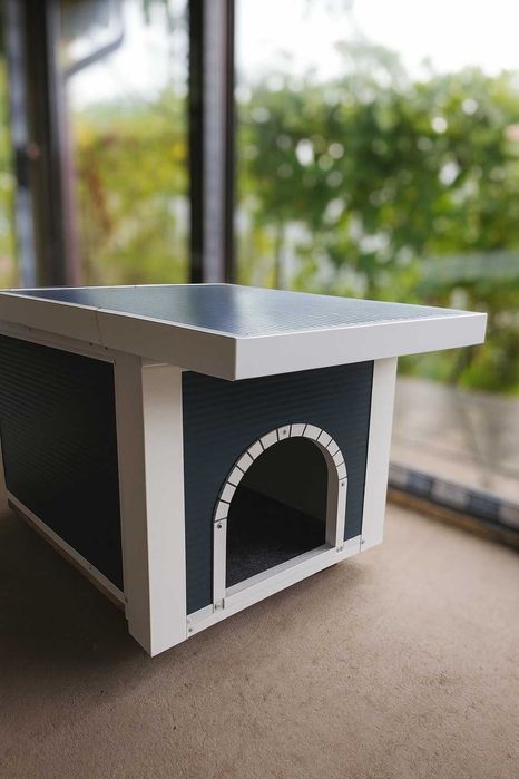 Cusca caine la comandă din panouri sandwich – termoizolată