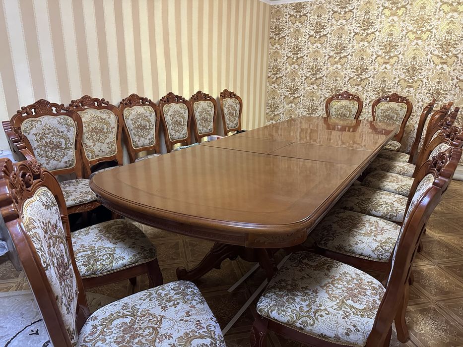 Стол  и 16стульев в комплекте продам срочно