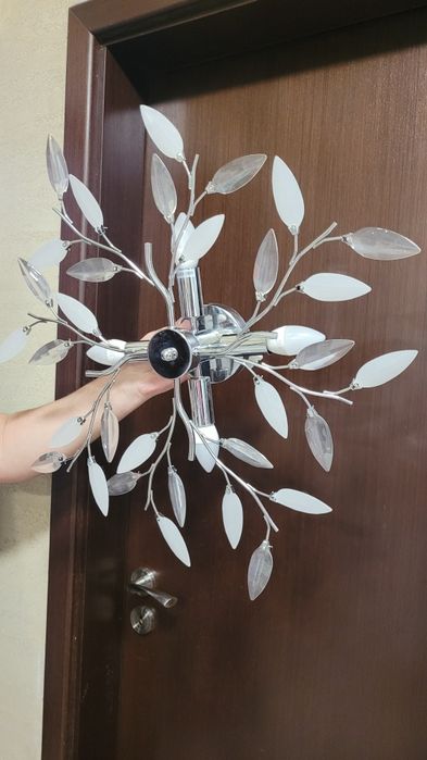 Лампа за таван бели и прозрачни листа от акрилен кристал,с 4бр. Крушки