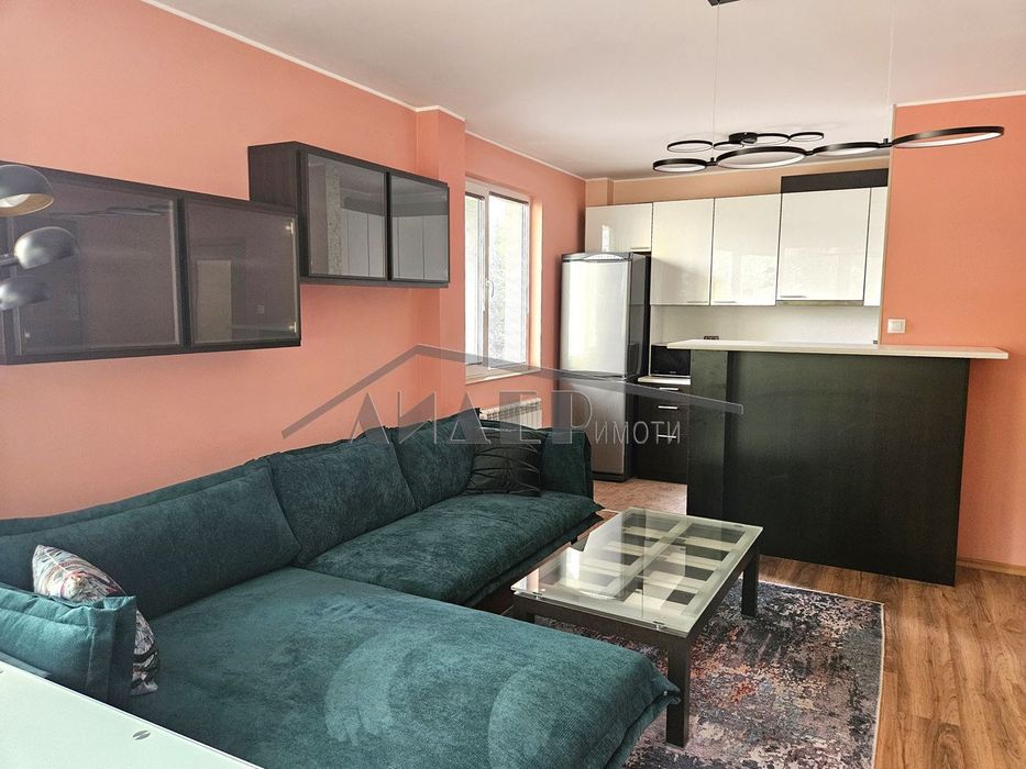 Дава се под наем Тристаен апартамент в Пловдив, Кършияка - 100 кв.м за 650 € - Снимка #2