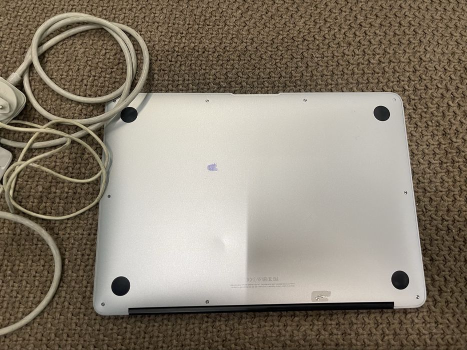 Оригинал MacBook Air 13” 2015 / 8 GB RAM / Требуется замена батареи