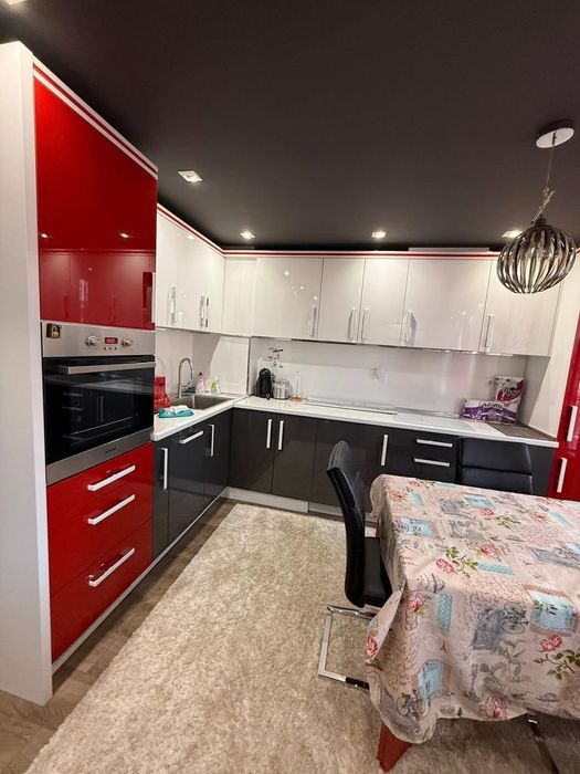 Дава се под наем Двустаен апартамент в Пловдив, Кършияка - 77 кв.м за 700 € - Снимка #1