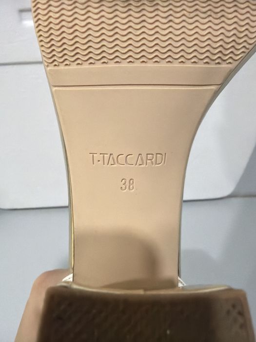 Продам босоножки размер 38