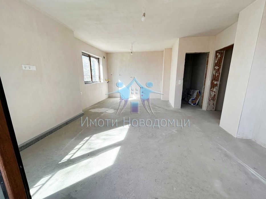 Продава се Тристаен апартамент в Шумен, Пазара - 102 кв.м за 745 €/кв.м - Снимка #1