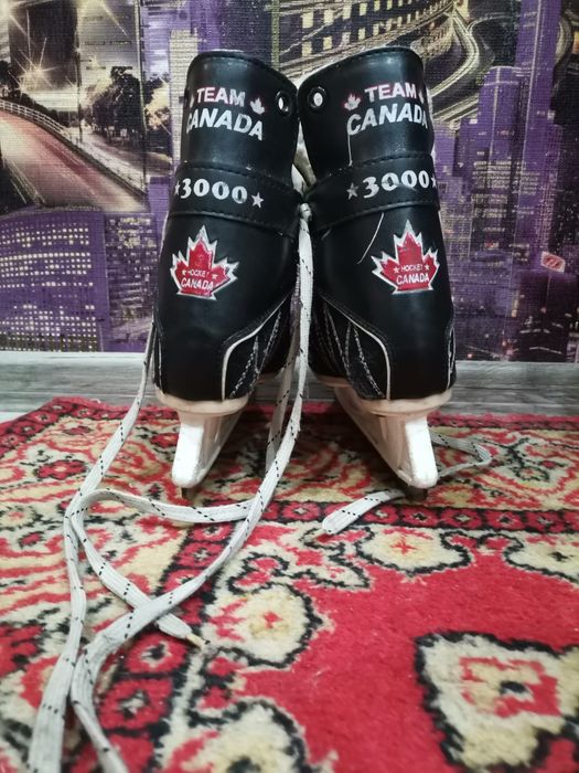 Продам детские хоккейные коньки