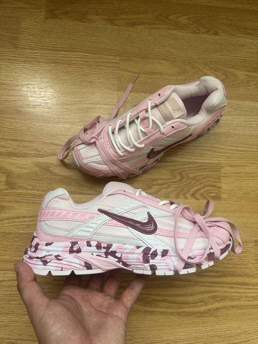 Nike Initiator •