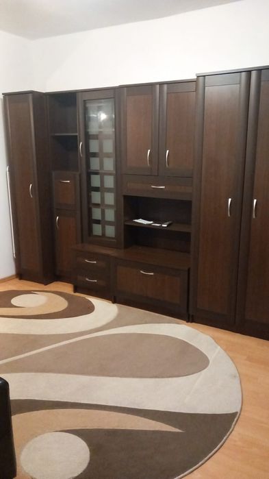 Dau în chirie garsoniera