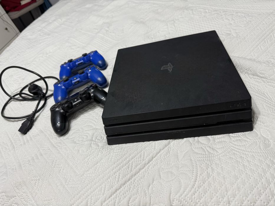 Sony PlayStation 4 (1TB)