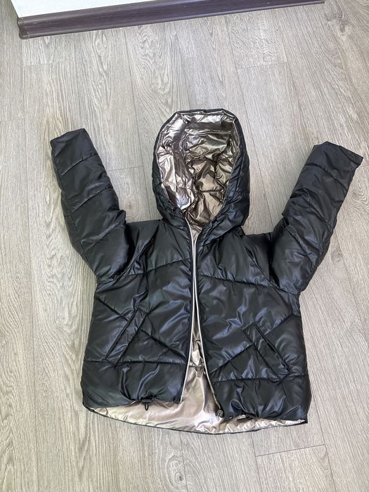 Продам куртку для девочки