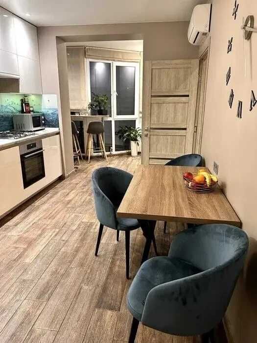 Дава се под наем Двустаен апартамент в София, Център - 54 кв.м за 402.9 € - Снимка #2