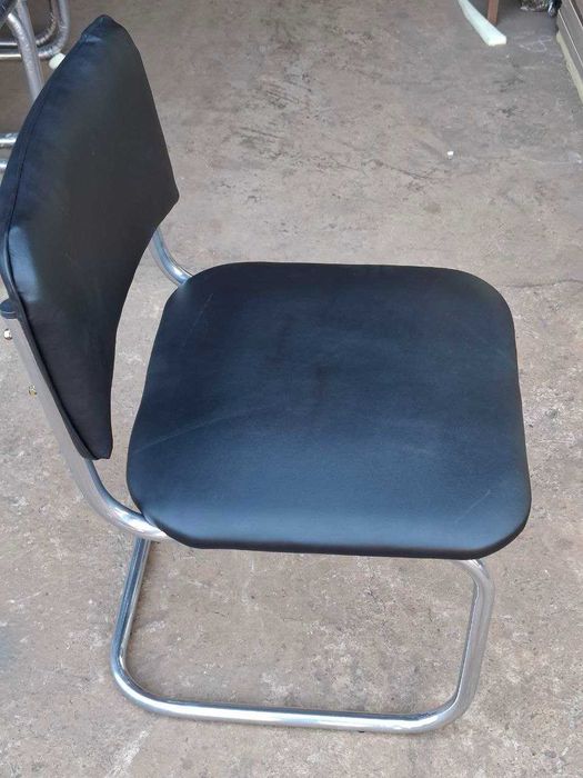 Metall karkasli silviya stullari