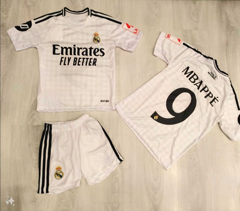 Мбапе Реал Мадрид 9 Екип + Анцуг + Шапка + Чорапи + Топка Mbappe 2025