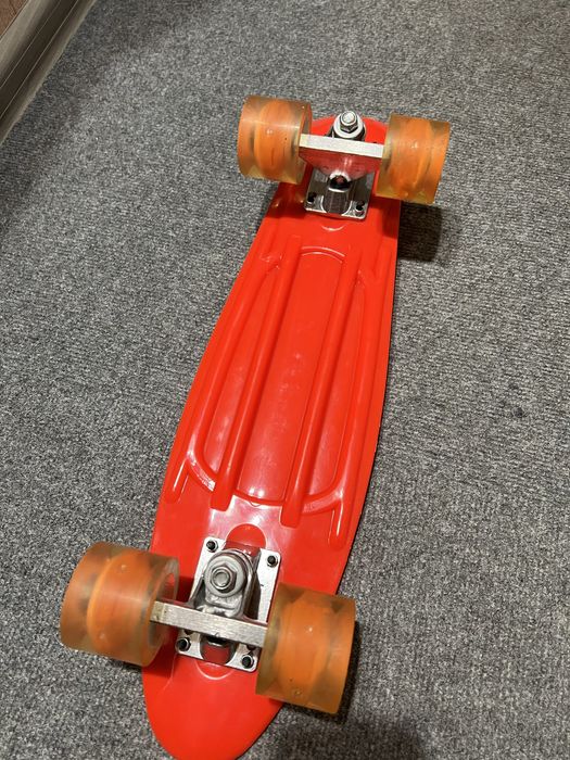 Пенниборд со светящимися колесами