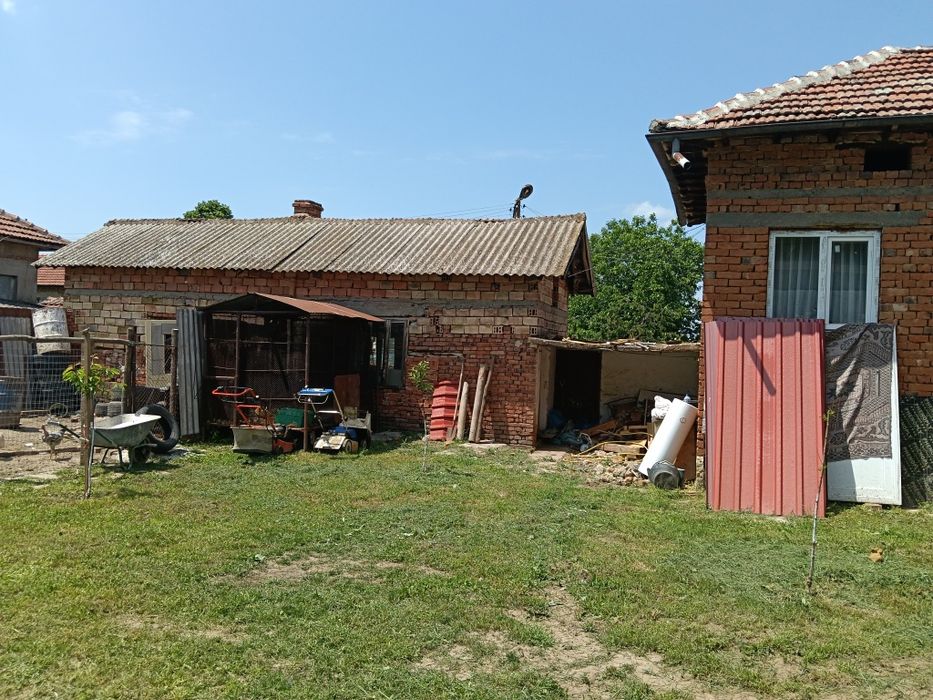 Масивна Къща с двор