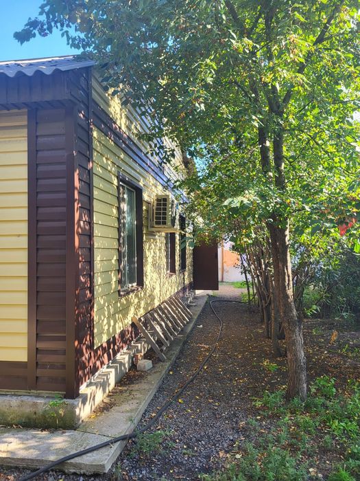 Продается дом с земельным участком.