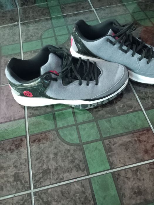Vind Adidas nr 46