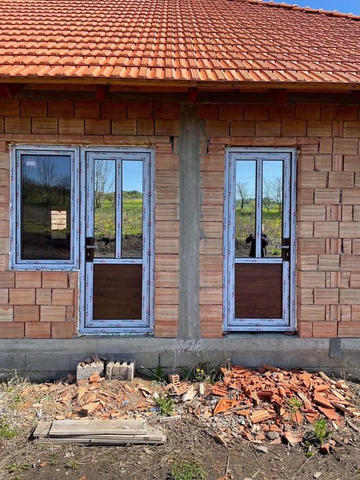 Confectionez  usi geamuri termopan la comanda