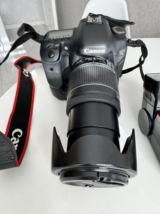 Продам фотоаппарат Canon EOS 7D