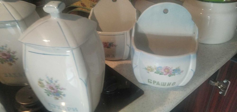 Порцеланови буркани за подправки