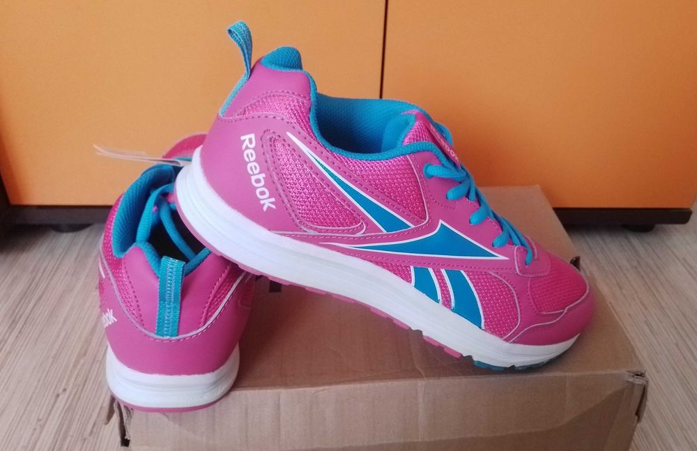 НОВИ Маратонки Reebok 39