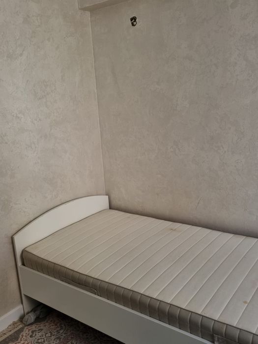 Односпальная кровать Икеа