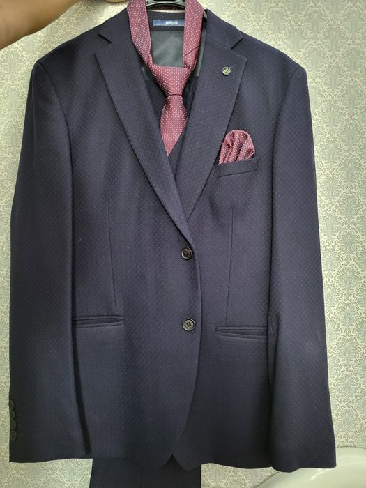 Костюм мужской одевал два раза