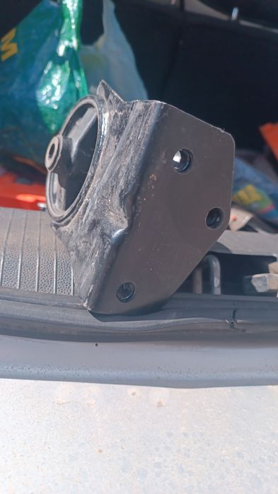 Запчасти на Тойота Карина Е