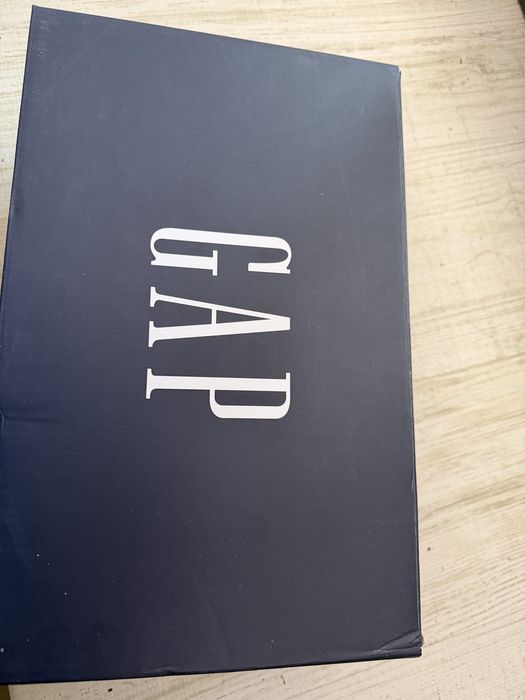 Продавам мъжки кецове Gap