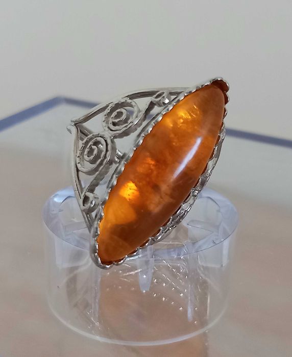 Дамски пръстен с кехлибар