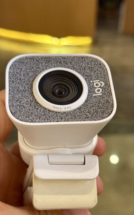Webcam Logitech ca nouă