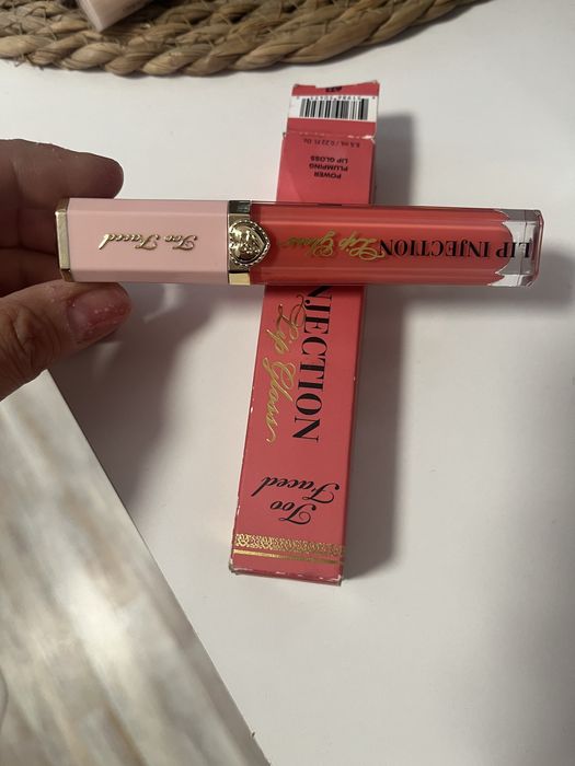 Червило too faced