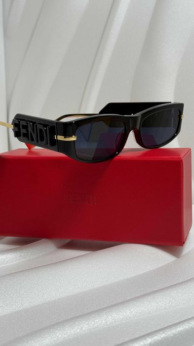 Оригинални Дамски слънчеви очила Fendi