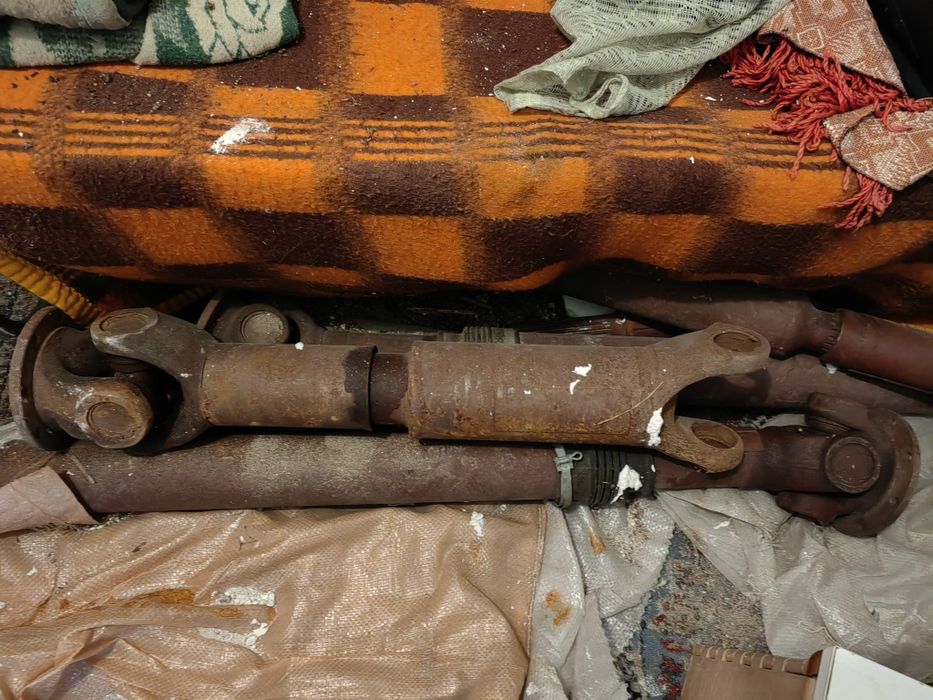 Продавам кардан за камион IFA