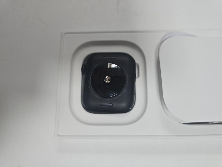 Apple Watch SE 3, GPS, 40 mm, Midnight Aluminium Case, Midnight -P-