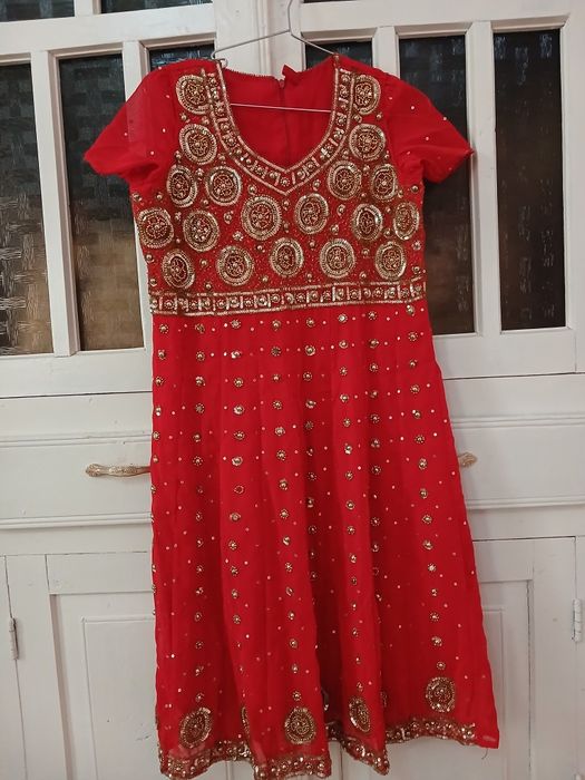 Kelinlar uchun koʻylak lozimi bilan.