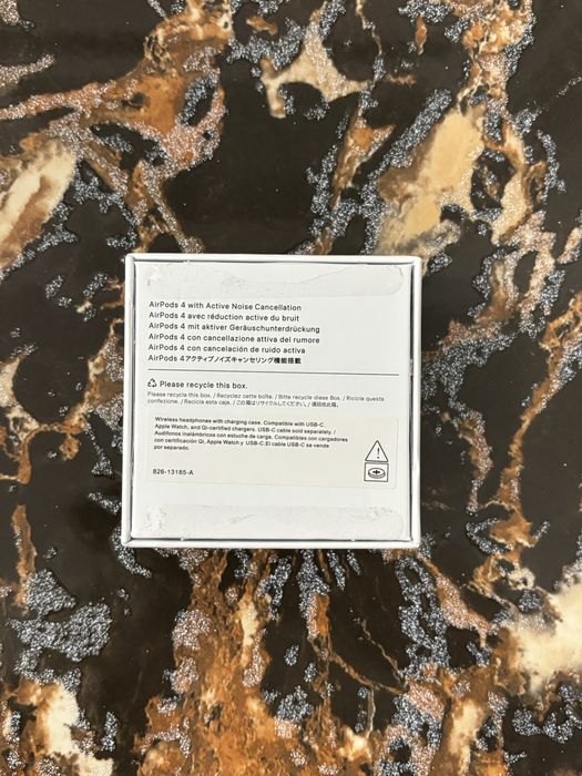 AirPods 4 ANC Apple, în stare foarte bună.