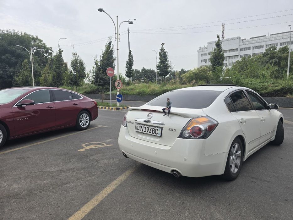 Nissan Altima sotiladi. Propani bor.