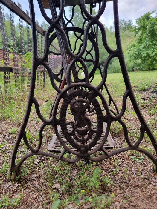 Продам швейную машинку SINGER