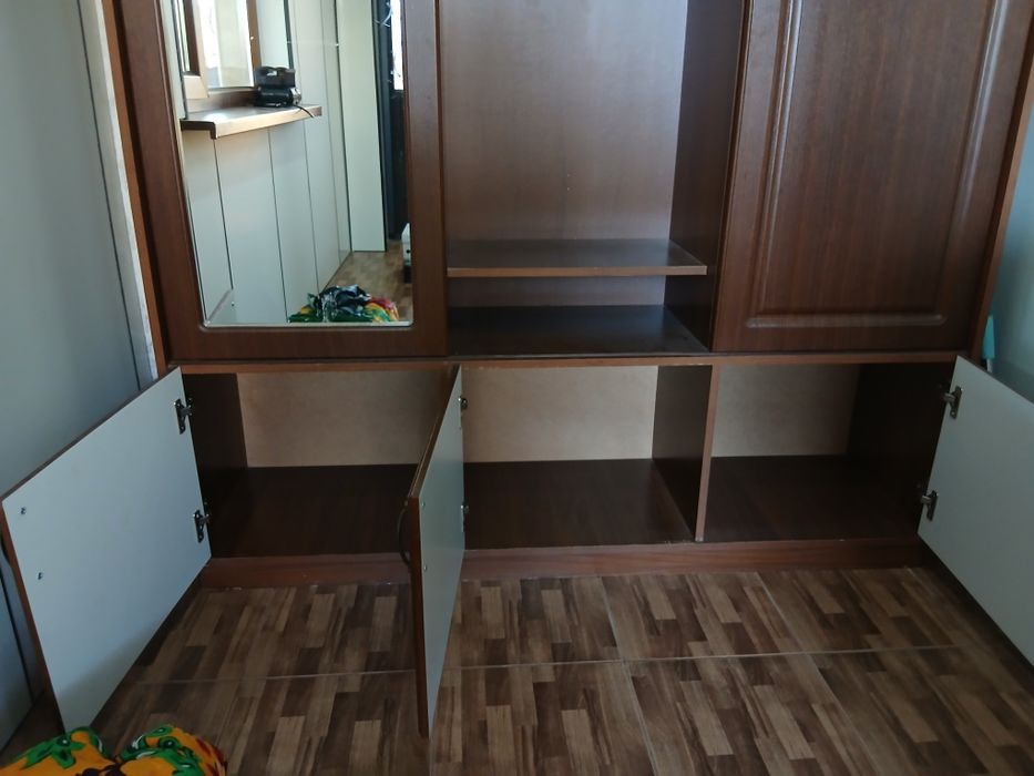 Шкаф для прихожей с зеркалом