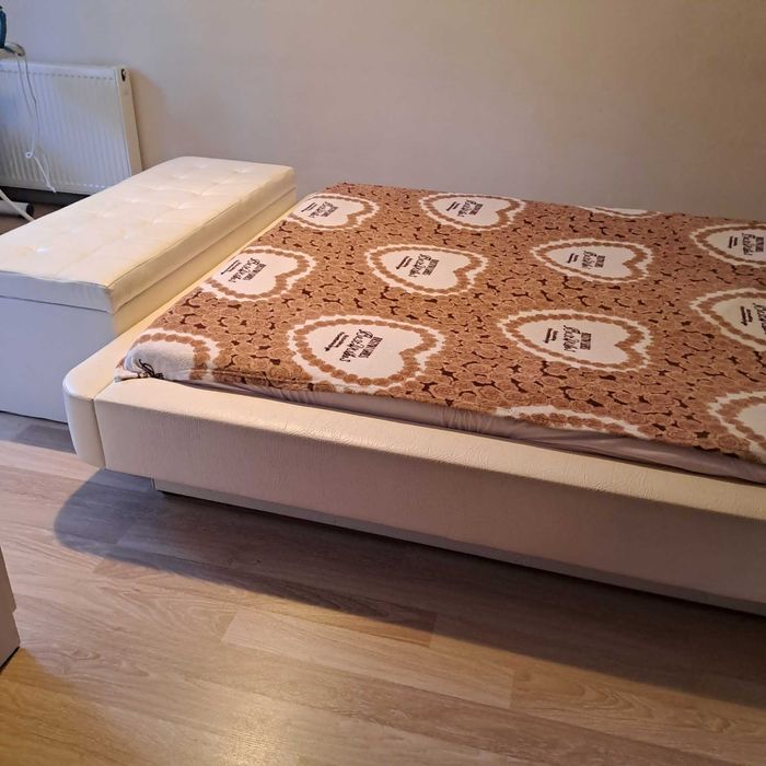 Спалня и подматрачна рамка.