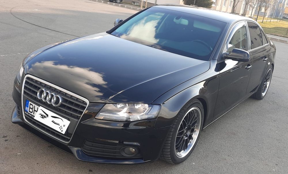 Vand Audi A4 B8 din anul 2011 cu motor de 2.0 diesel