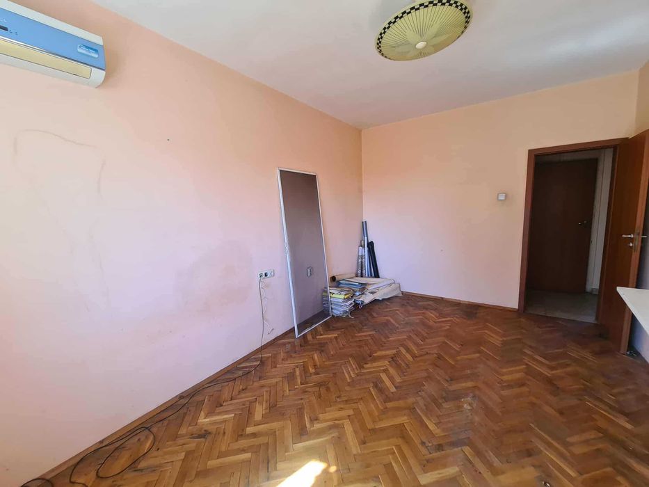 Многостаен Апартамент с Гараж – кв. Училищни, гр. Хасково