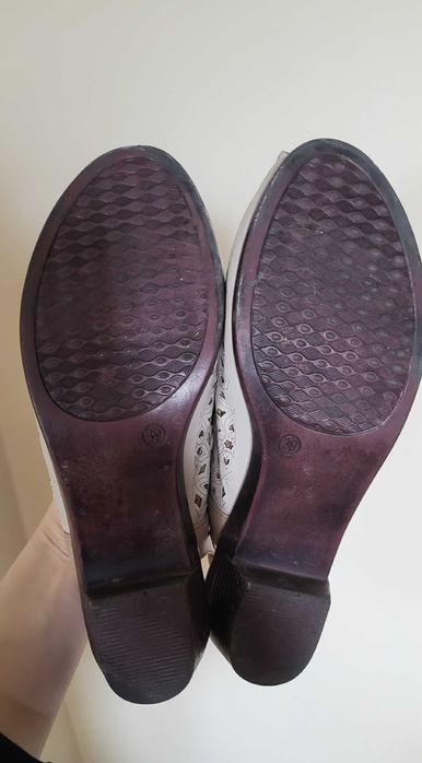 Pantofi de vara / sandale de dama din piele, dantelate si decupate