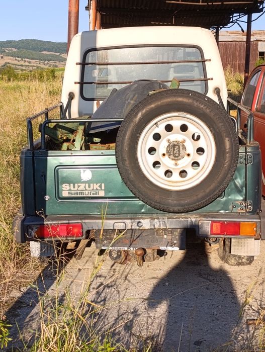 Vând doua bucăți Suzuki Samurai 1.9D