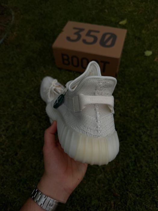 Adidasi Yeezy 350 V2 White / Premium / 2026