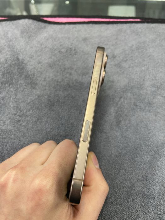 Iphone 16 pro desert