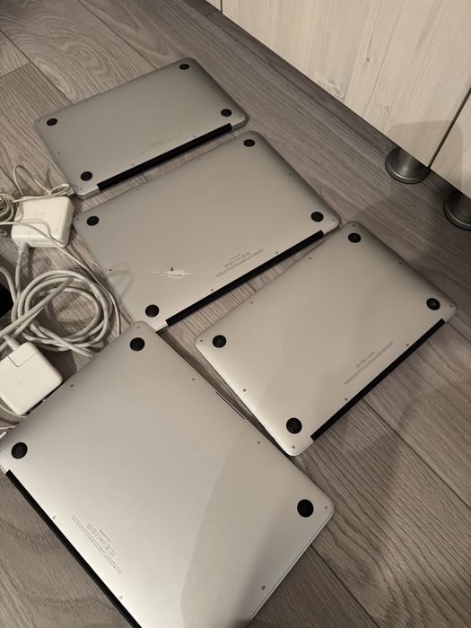 Laptopuri Macbook air de 11 si 13 inch