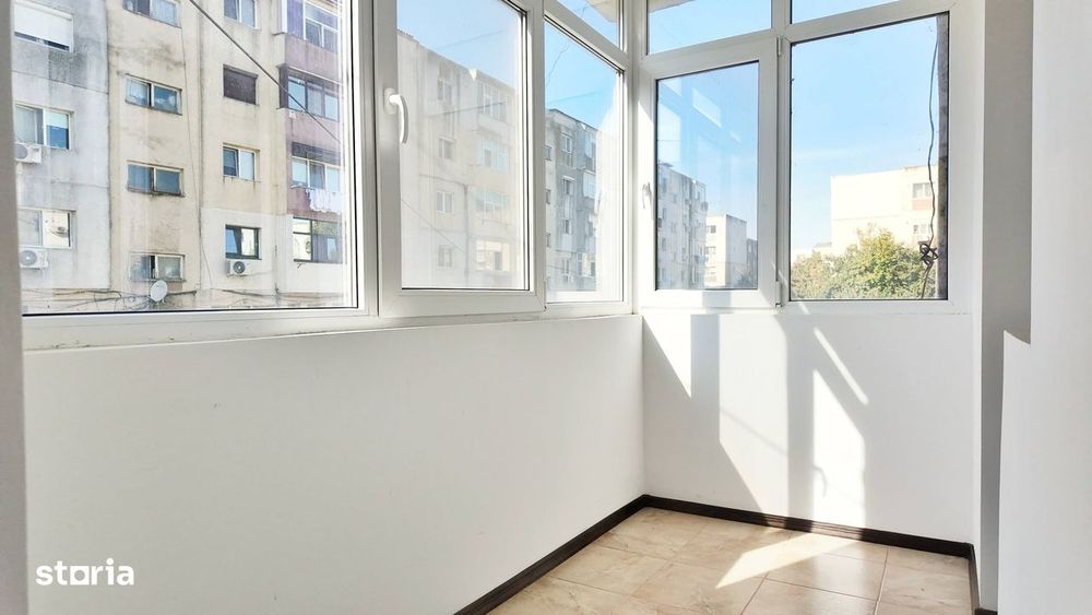Vindem apartament in Navodari
