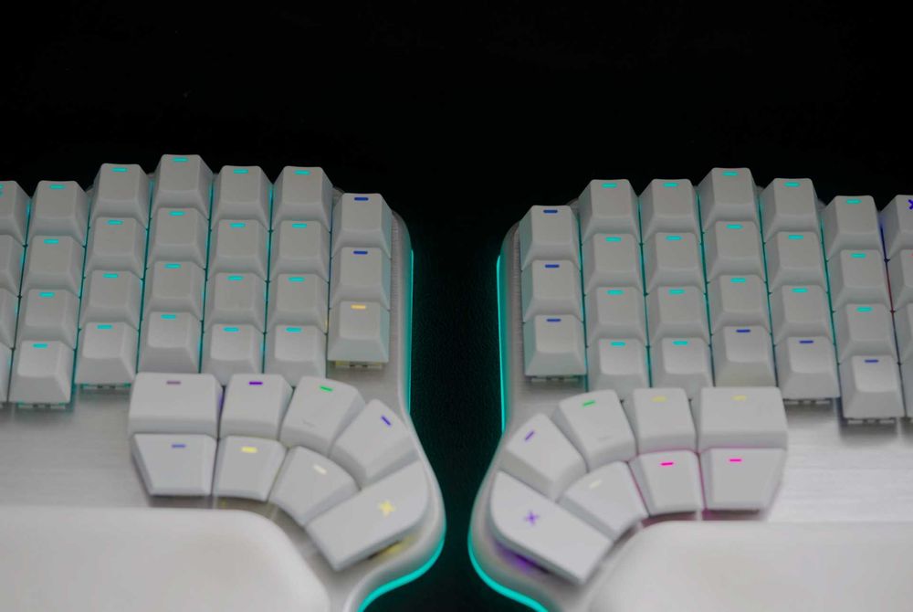 Dygma Defy Silver – безжична ергономична разделена клавиатура