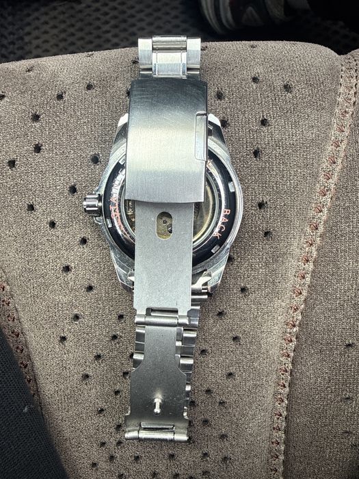 Omega часы нету царапины